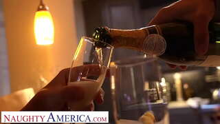 Naughty America - Gracie Glam saab kõik riides enne ratsutamine kukk