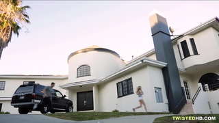 Զույգվել տղայի, իսկ մայրը մտնում? Cute!