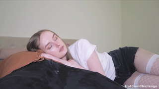 Te papa o te maha-waha cumshots i roto i toku mangai iti - Blowjob Therapy