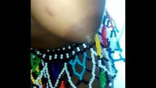 ���ළු රූපලාවන්ය තබයි පහළ dildo බිත්තිය මත නැවත