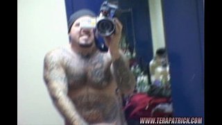 Vročo babe daje blowjob backstage za cum