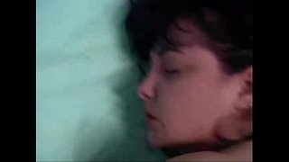 ���្តាយដើម្បីផ្តល់ឱ្យឡើងសត្វលានៅក្នុងវីដេអូសិចរទុំ