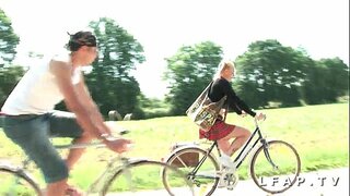 Enom lan ayu mahasiswa karo amba susu kuburan sodomisee et prise en pindho p