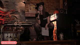 Jeny Smith publik lakuriq në skenë