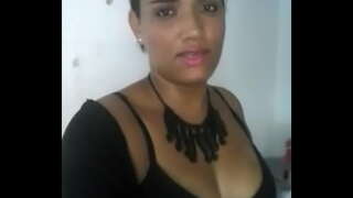 Mar a chaidh e a-mach leis na caraidean, agus a dh&#039;fhàg a &#039; bhean naughty aig an taigh fucking hot