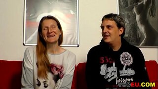 Mała сиськастая niemiecka babcia dostaje dysk ruchanie