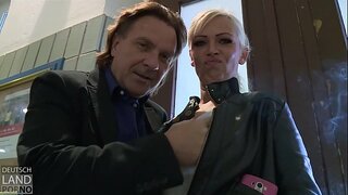 Vivian Schmitt falls, the paparazzi to the victims .....