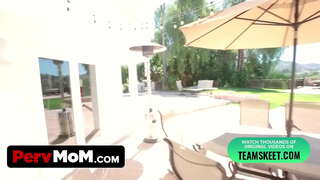 میں نے اپنی ماں اور اس بلی نچوڑ