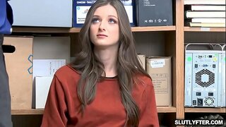 Корманди LP ба собачьи трахает Кензи Райанс дар тугую вагину, загоняя он тухм чуқур!