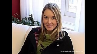 Super aph blonde teen strips nude kwaye yenza abayo ziqinile pussy