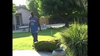 Ebony MILF dostane nher píča vrtané tuk černý kohout medvěd u bazénu