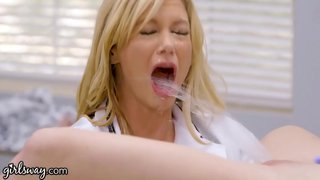 ���្រី Squirts ទាំងក្តៅ&amp;amp;Busty ស្រឡាញ់គ្រូពេទ្យ