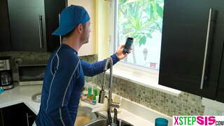 Сводная хоҳари-латиноамериканка - хуб членососка, ва ман застукал вай барои ин занятием